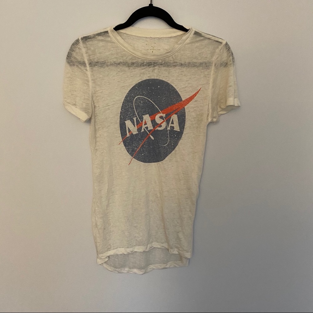 Cream NASA meatball logo shirt
